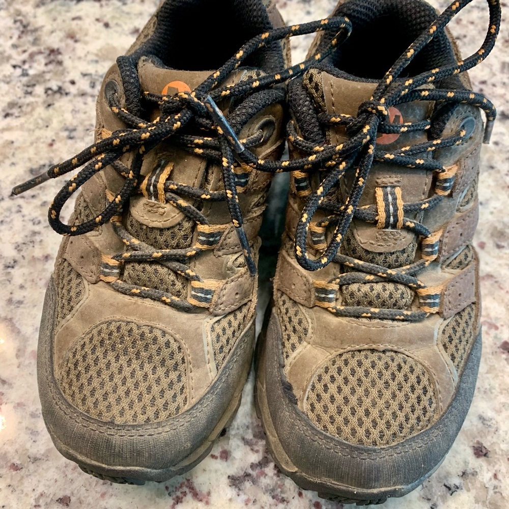 Merrell Hiking Shoes Children’s size 11 in GUC